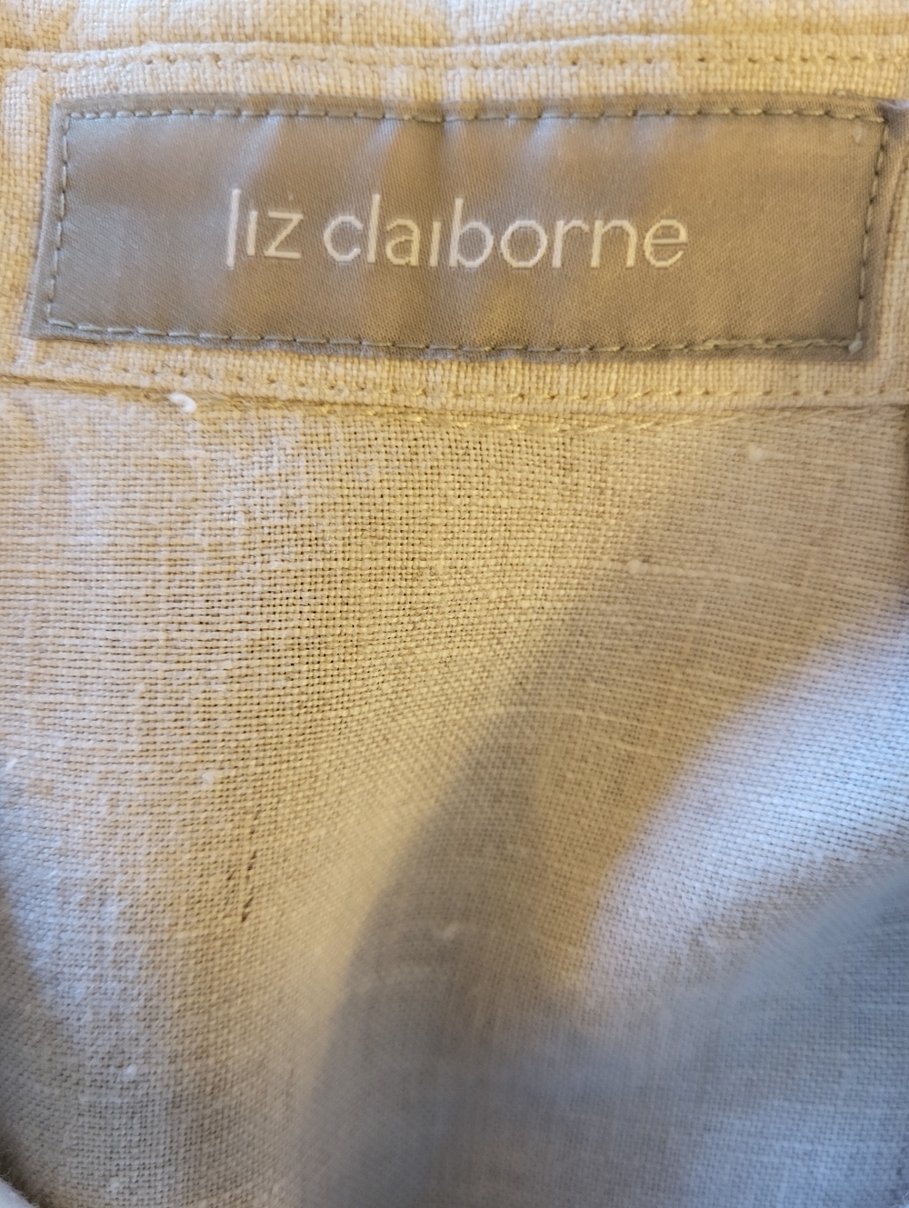 Liz Claiborne Medium Linen Button-up Blouse In A Natural Stone Color - Picture 9 of 9